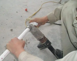 铁力漏水维修电话